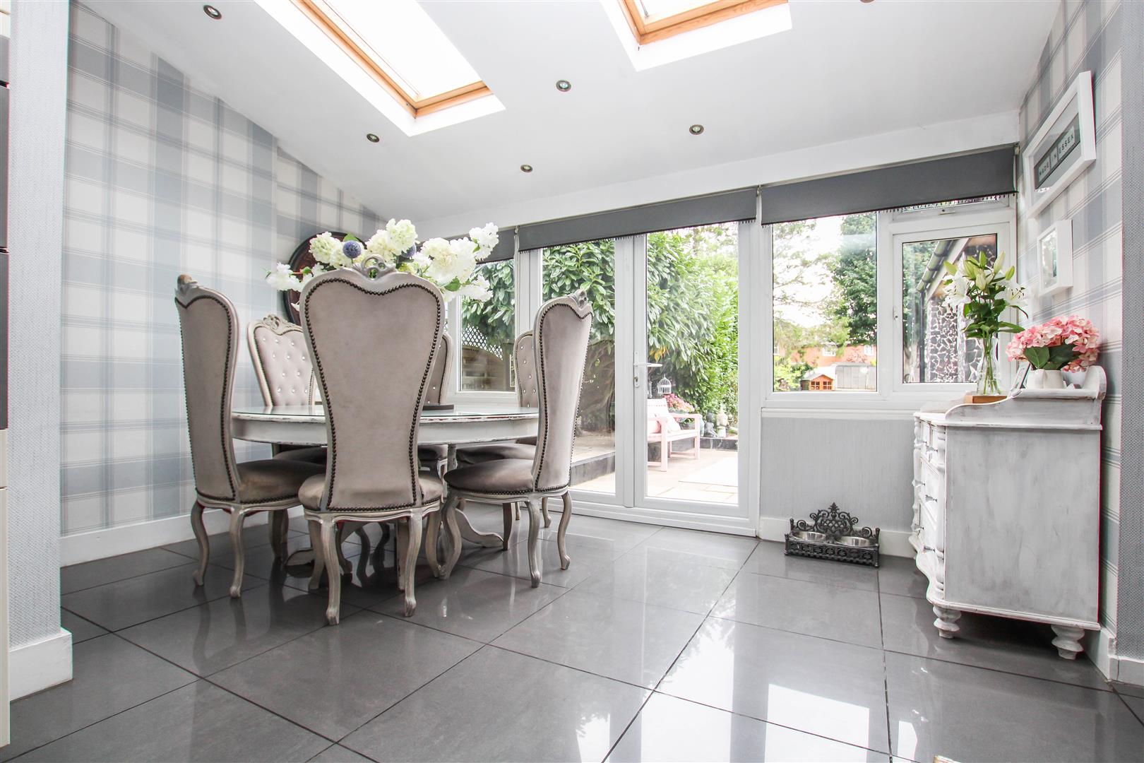 Western Avenue, Brentwood Keith Ashton